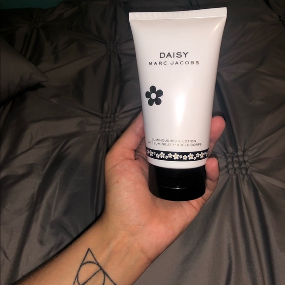Marc Jacobs Other - 💕3/$25 NWT Marc Jacobs Luminous Body Lotion